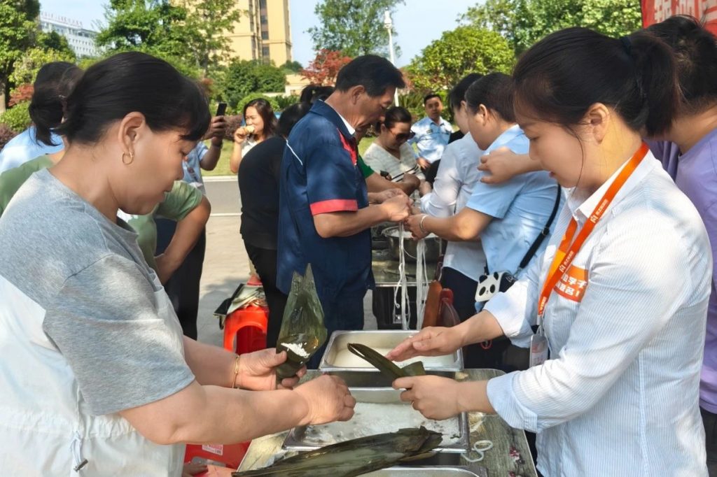 粽叶飘香迎端午 幸福和谐邻里情 | 惠之美好活动接“粽"而来 寻艾送福、包粽子、射五毒让业主体验拉满